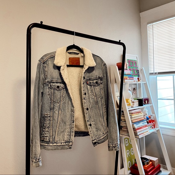 Levi's Jackets & Blazers - Levi’s Sherpa Trucker Jacket